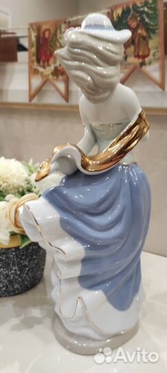 Статуэтка фарфор девушка в шляпке