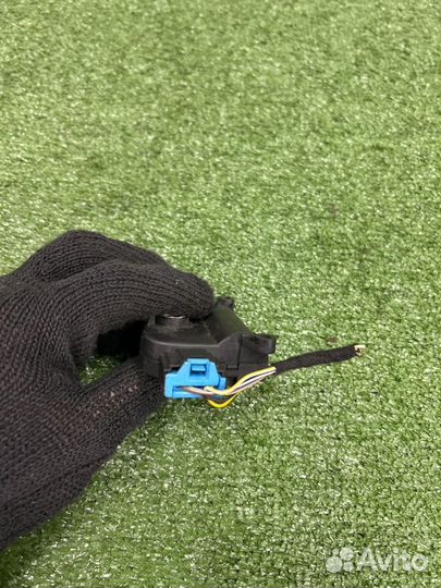 Моторчик заслонки печки Volkswagen Tiguan 1 2.0