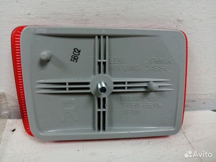 Отражатель в бампер задний правый Suzuki Grand Vit