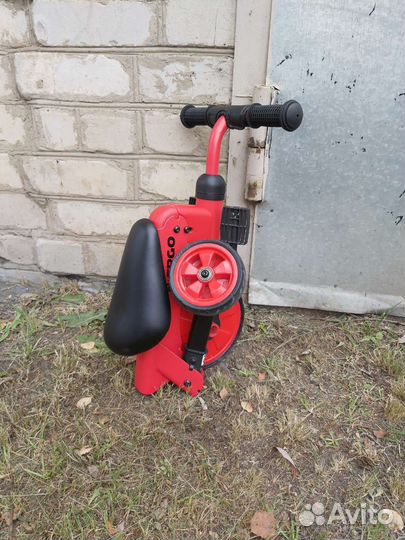 Трехколесный велосипед - беговел