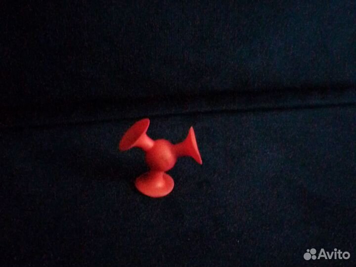 Игрушки,маленькая бутылка,маленькая м,и присоска