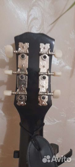Акустическая гитара 