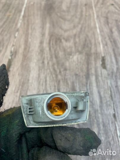 Повторитель поворота передний правый Opel Astra H