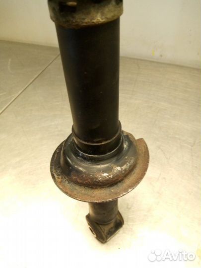 Стойка амортизатора задняя правая Mitsubishi