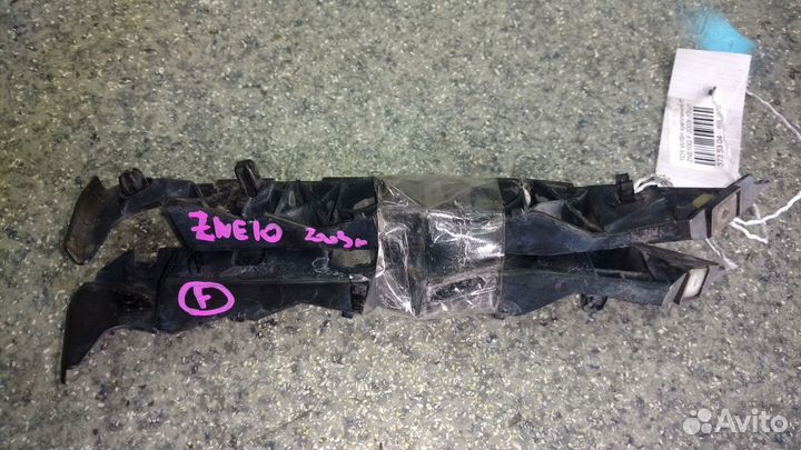 Крепление бампера Toyota Wish ZNE10G (Переднее)