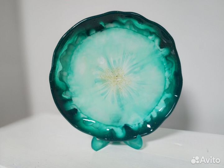 Тарелки десертные изумрудного цвета