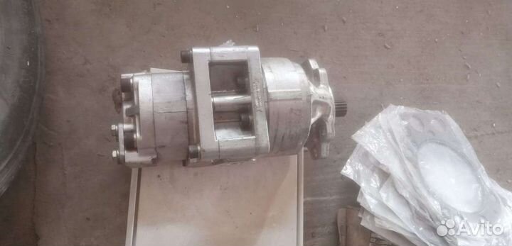 Гидро насос Komatsu D375A - 6