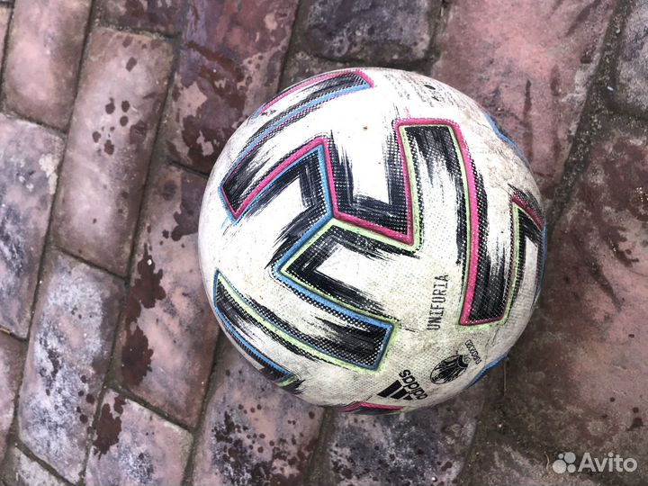 Футбольный мяч adidas евро 2020