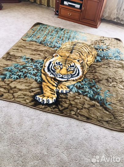 Пледы и покрывало, ковер