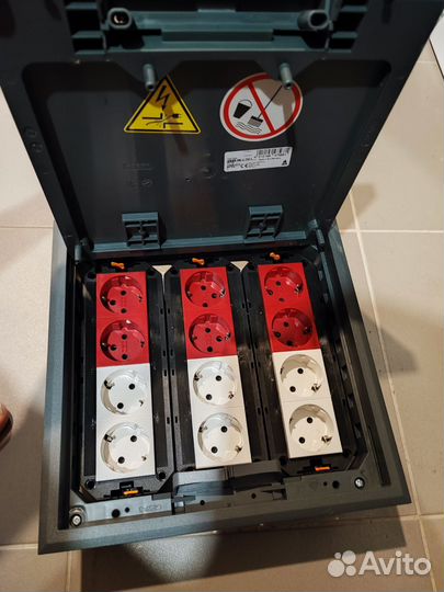 Лючок напольный с розетками