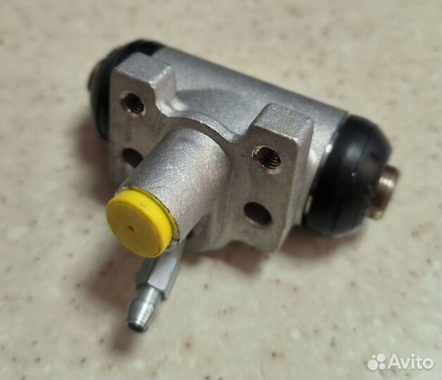 Цилиндр тормозной левый Lpr 4568