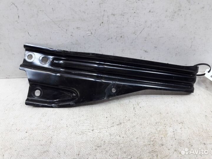 Кронштейн усилителя передний Mitsubishi Pajero