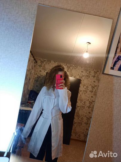 Белый медицинский халат женский