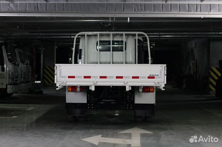 Бортовой грузовик Isuzu Elf, 2024