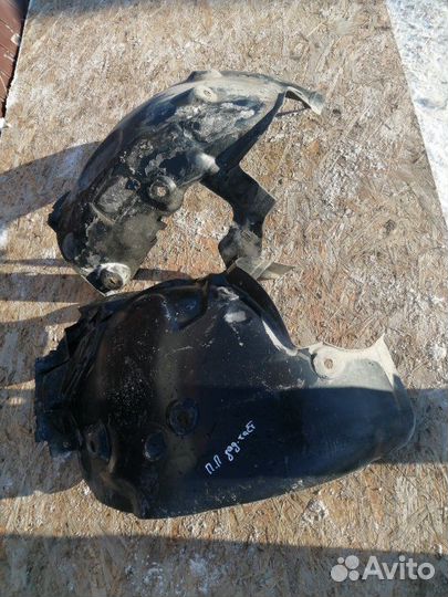 Подкрылок передний правый Renault Megane 3 хэтчбэк