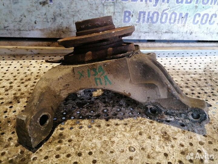 Кулак поворотный передний левый Opel Vectra