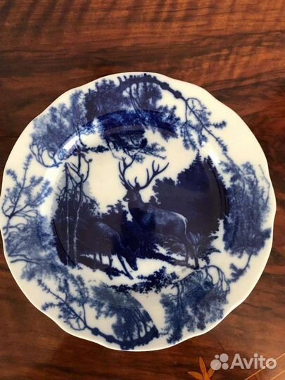 Декоративная тарелка с оленями Дулёво
