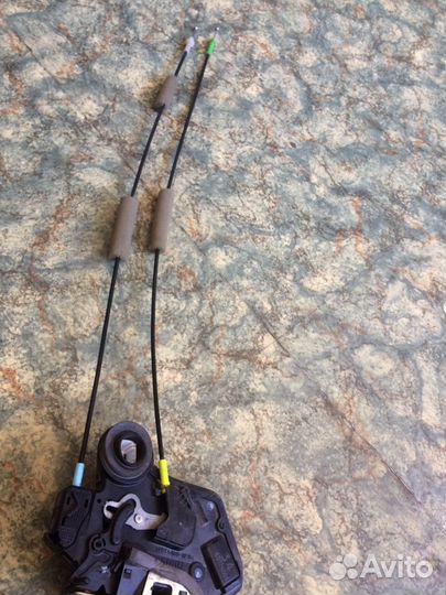 Замок двери задней правой Toyota Camry V30