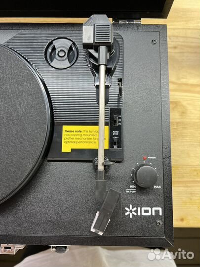 Проигрыватель винтовых пластинок ion vinyl