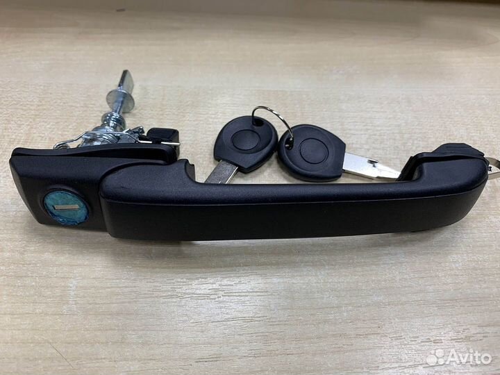 Ручка двери передней (прав, лев) Golf 3 / Vento