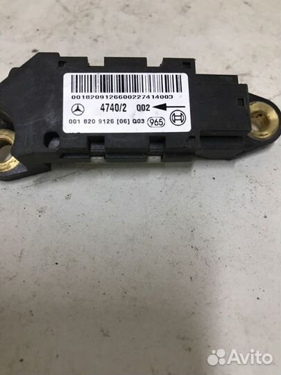 Датчик удара задний левый Mercedes-Benz E-Class