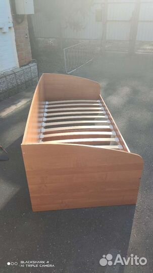 Кровать односпальная с матрасом