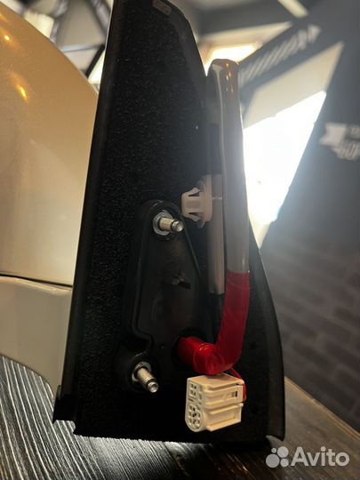 Зеркало на Hilux Surf заднего вида левое