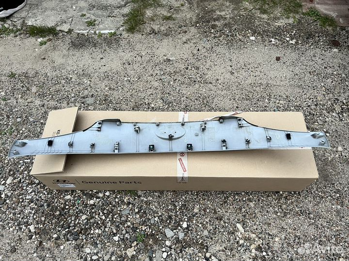 Молдинг крышки багажника