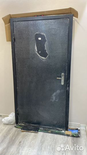 Дверь входная металлическая от застройщика