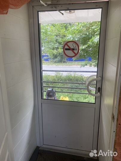 Дверь б/у продам пластиковая