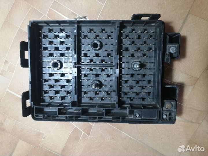 Блок предохранителей подкапотный киа церато 1