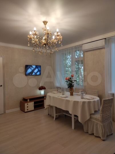 Дом 198 м² на участке 6 сот.