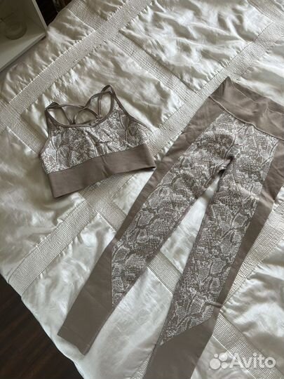 Костюм женский для фитнеса