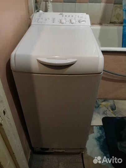 Стиральная машина indesit (не рабочая)