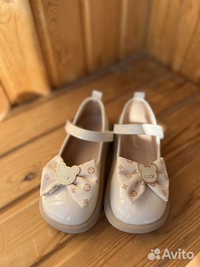 Туфли для девочки 29 размер новые