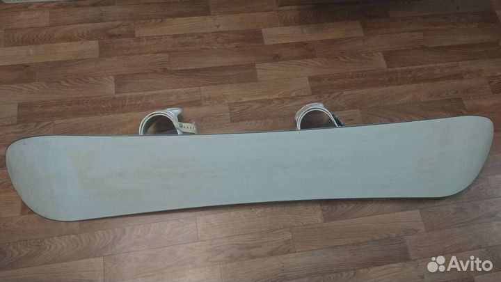 Сноуборд с креплениями