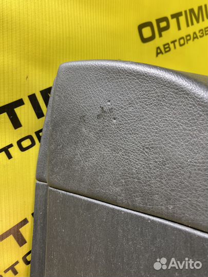 Обшивка передней правой двери Toyota Corolla E120