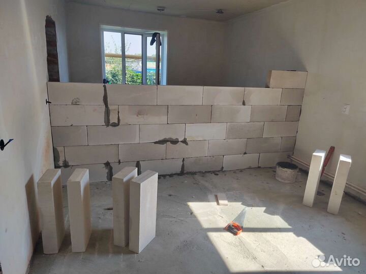 Бригада строителей