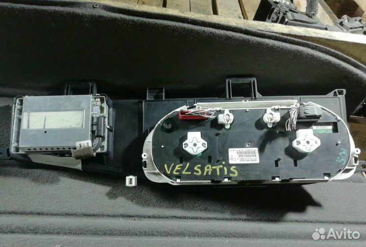 Панель приборов (щиток) mazda demio 1 рестайлинг (1999-2003) 1.3 nn