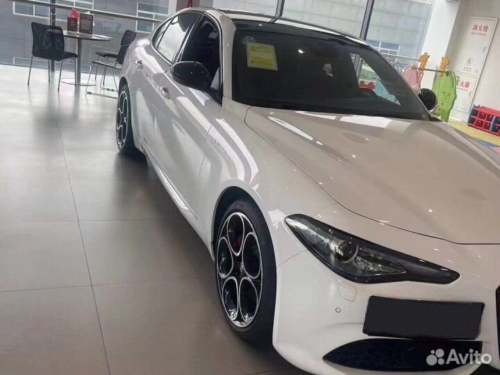 Alfa Romeo Giulia 2 AT, 2023, 10 км