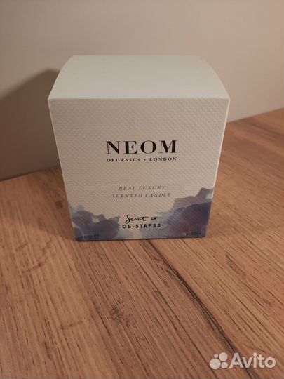 Ароматическая свеча neom