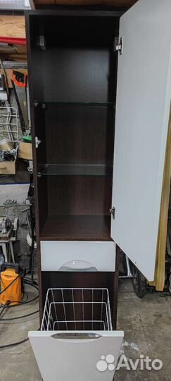 Шкаф пенал для ванной с корзиной бу