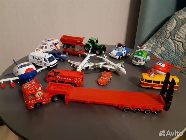 Игрушки машинки самолеты