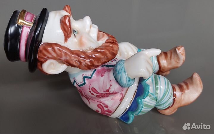Фарфоровая статуэтка