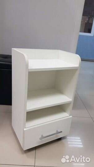 Педикюрная полка на колесах