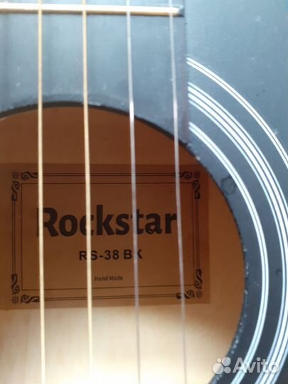 Акустическая гитара