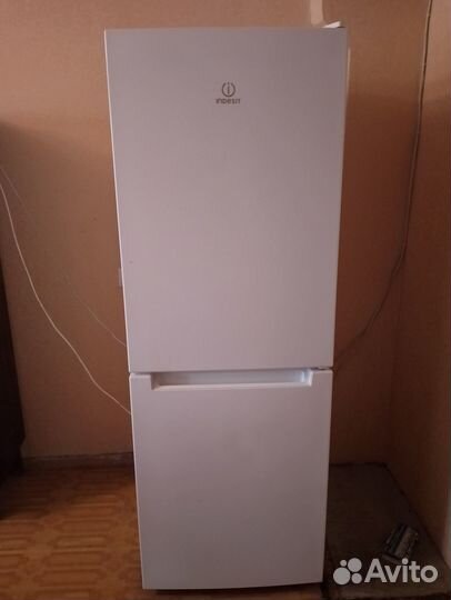 Холодильник бу indesit