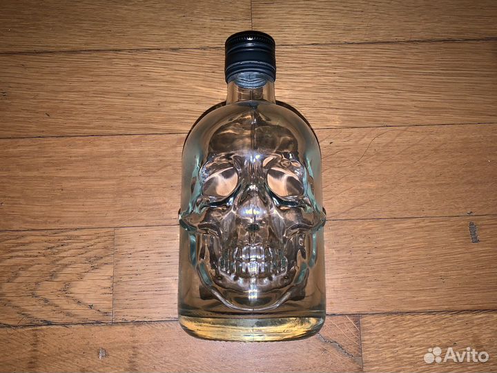 Бутылка череп