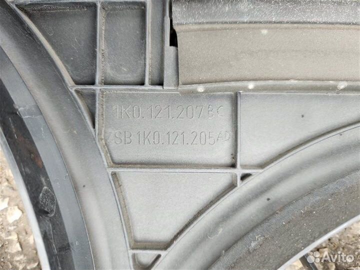 Диффузор радиатора Volkswagen Passat B6 2010