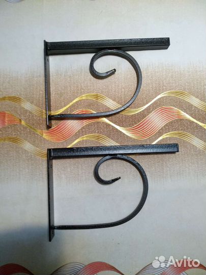 Кронштейн для полок